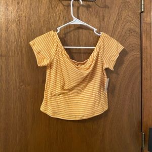 Off shoulder crop tee